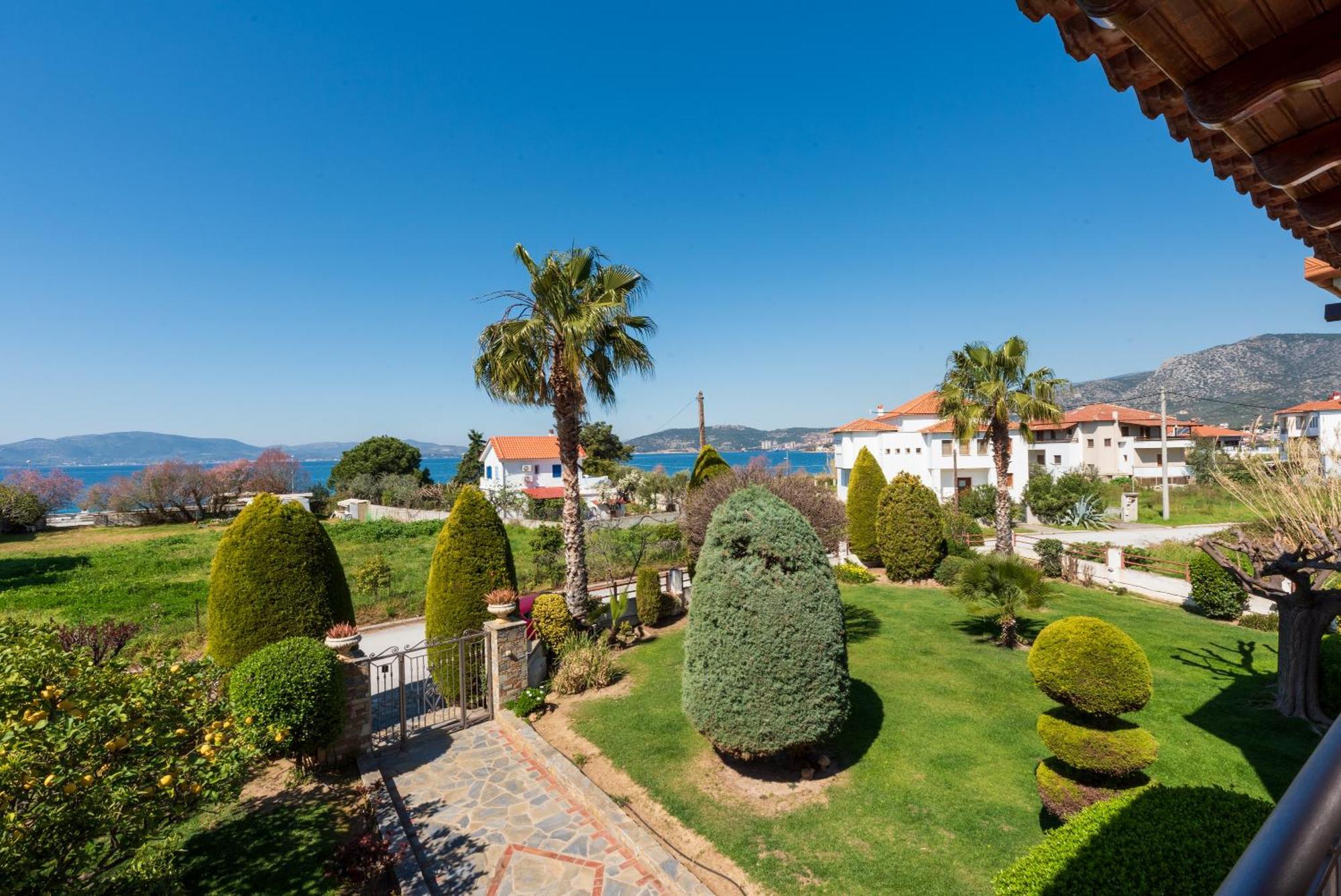 Christina'S Twin Palm Trees House Apartment Agria Exterior photo