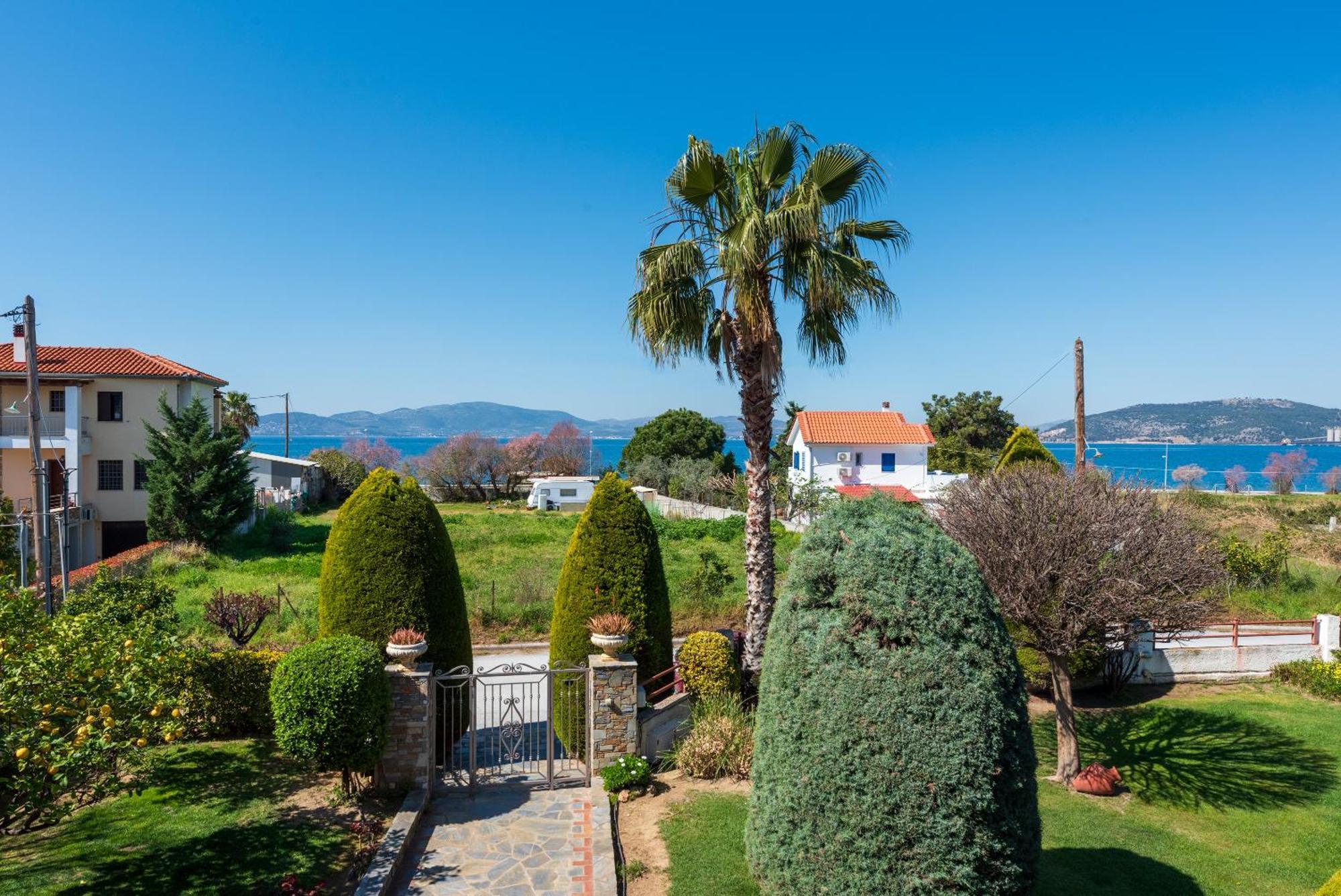 Christina'S Twin Palm Trees House Apartment Agria Exterior photo