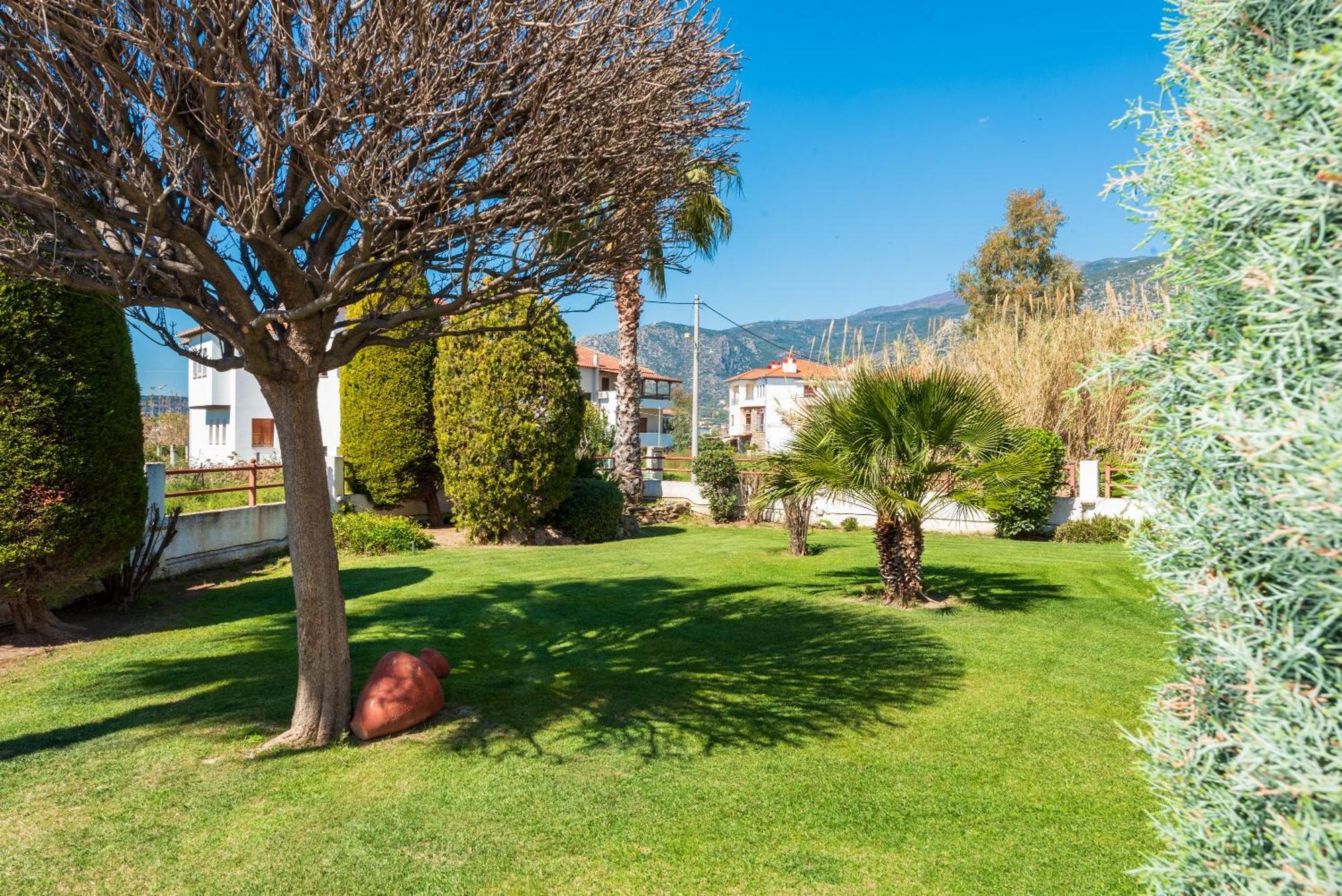 Christina'S Twin Palm Trees House Apartment Agria Exterior photo
